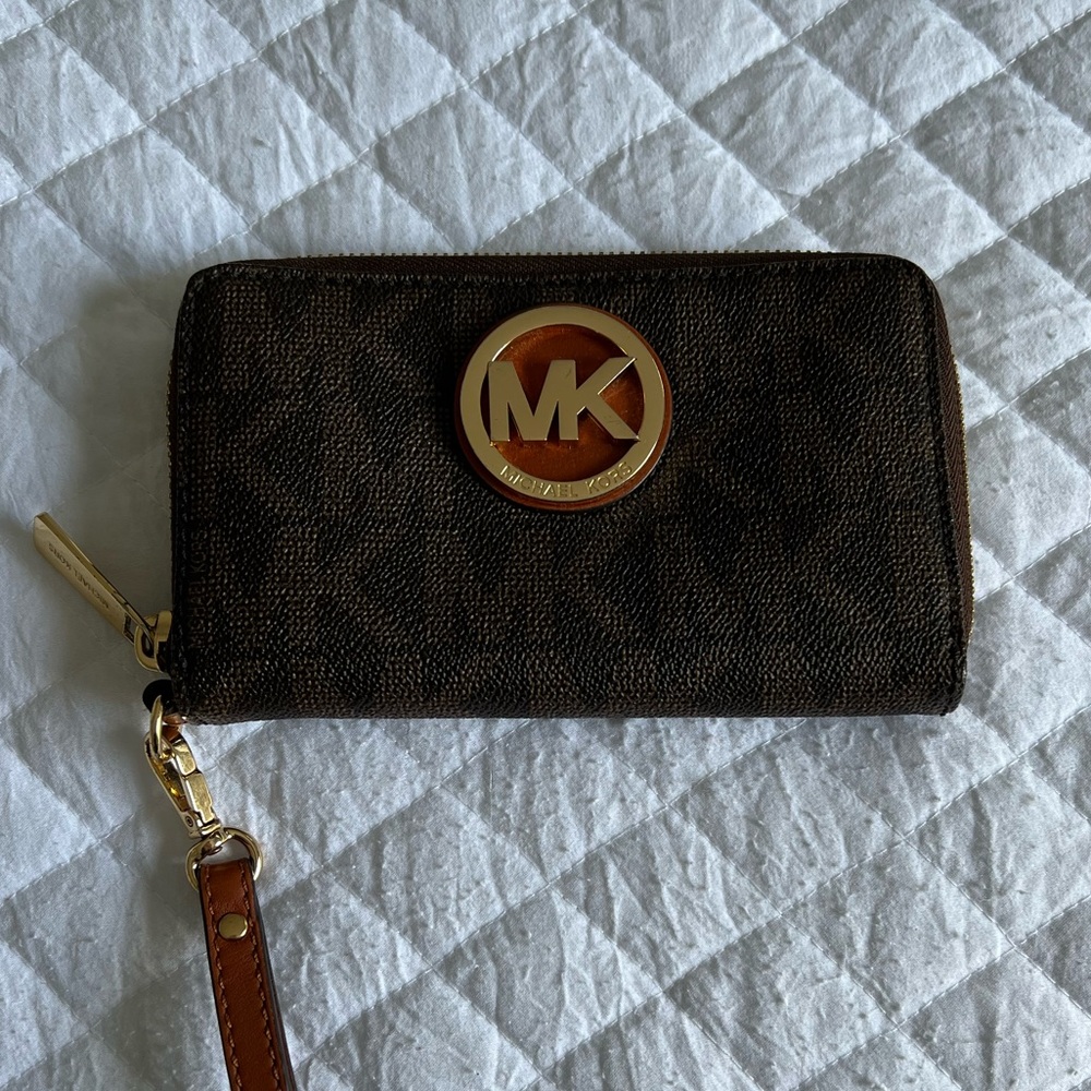 MICHAEL KORS Fulton Brown Phone Case Zip Wristlet